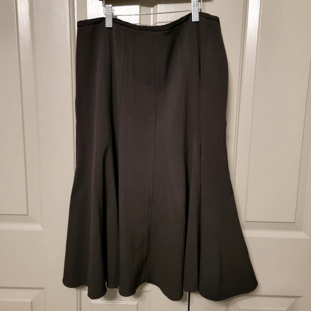 *Larry Levine stretch ladies black swing skirt.